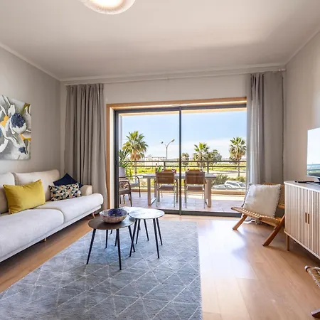 Flamingo Apartment *